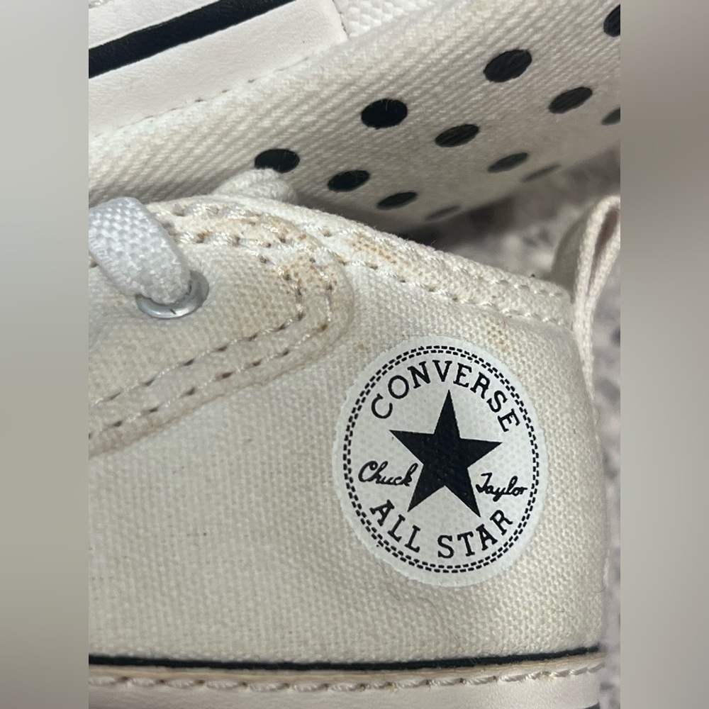 Converse White Baby Chuck Taylor Low Top Crib Sneakers: Size 1 - Picture 7 of 12